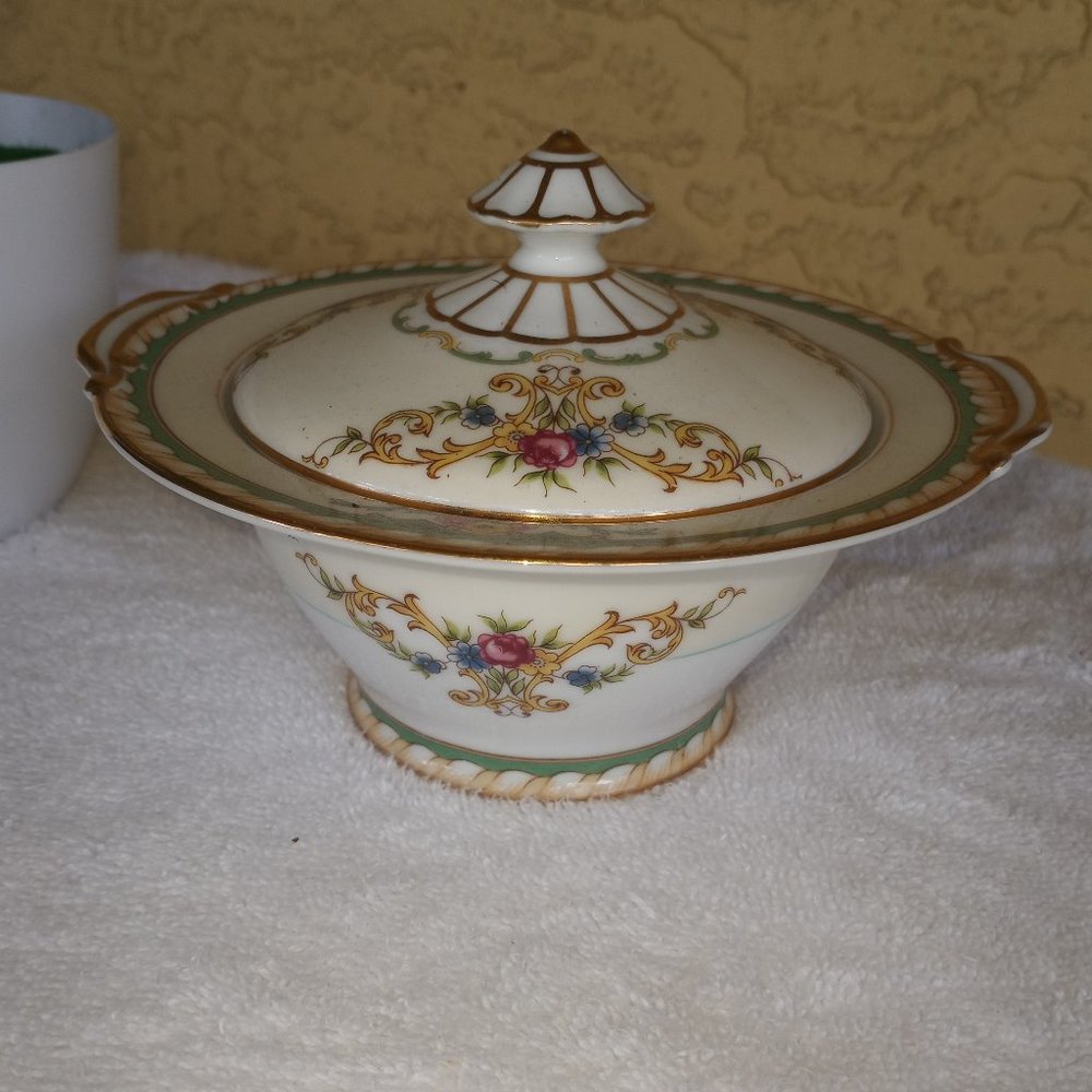 elegant Noritake sugar bowl with lid   vintage